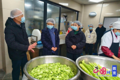 <b><b>宜宾翠屏孔滩核心校“两代表一委员”参取校园</b></b>